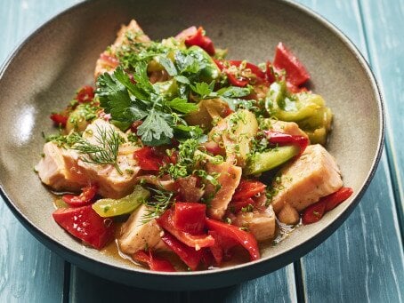 Sjømatretter som gir deg feriefølelsen - Marmitako de Salmón Noruego fra Spania