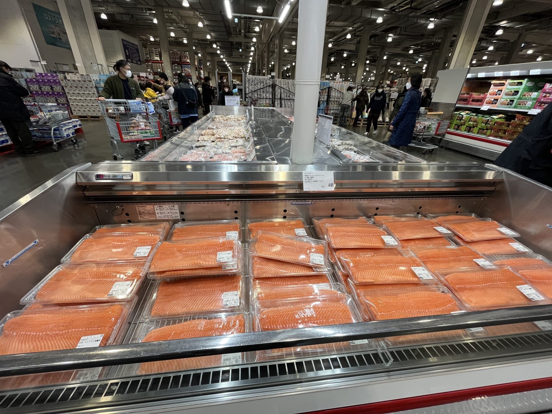 Høye laksepriser og svak krone sikret solid sjømateksport i januar