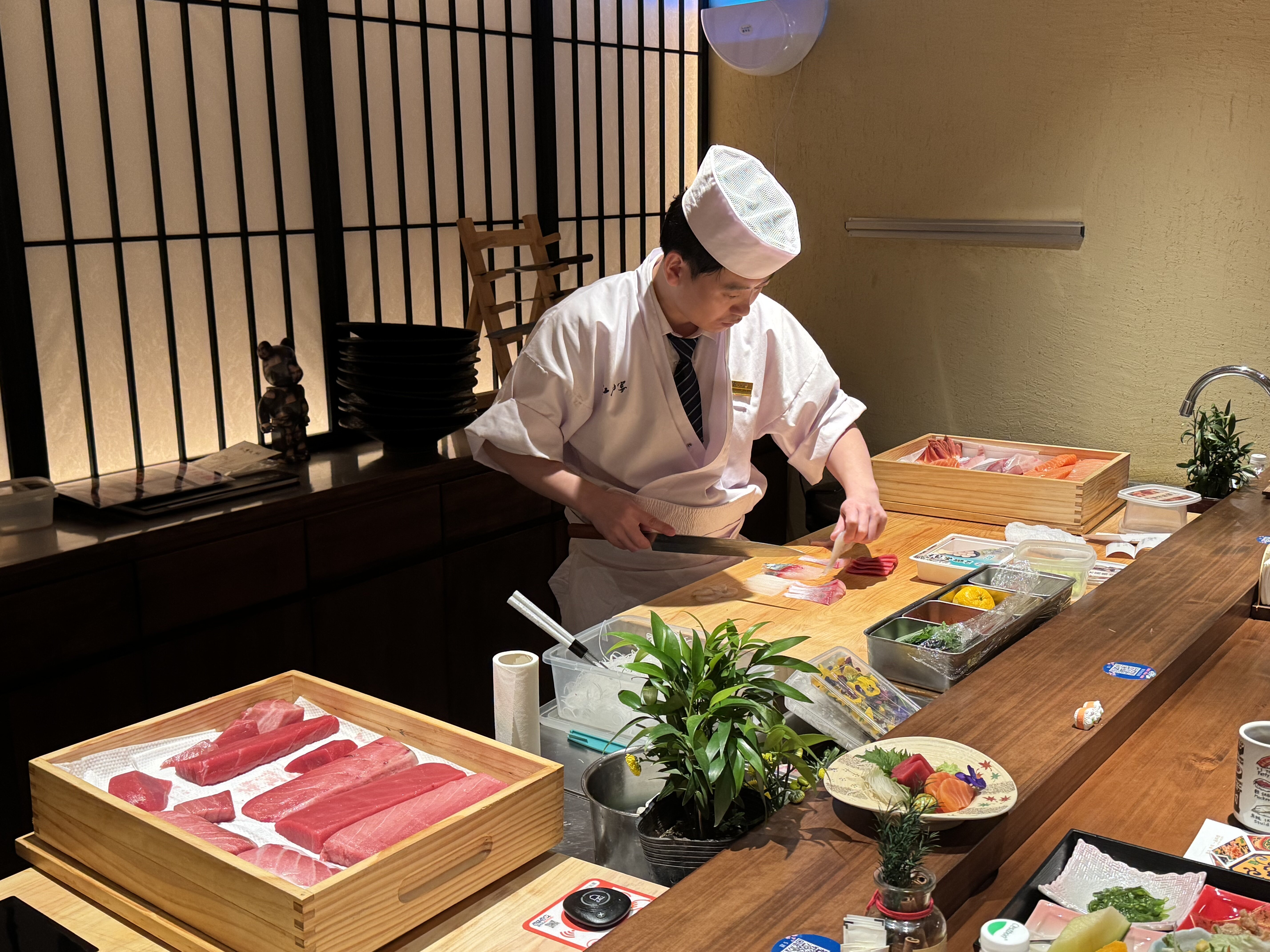 Chinese chef making sushi with salmon