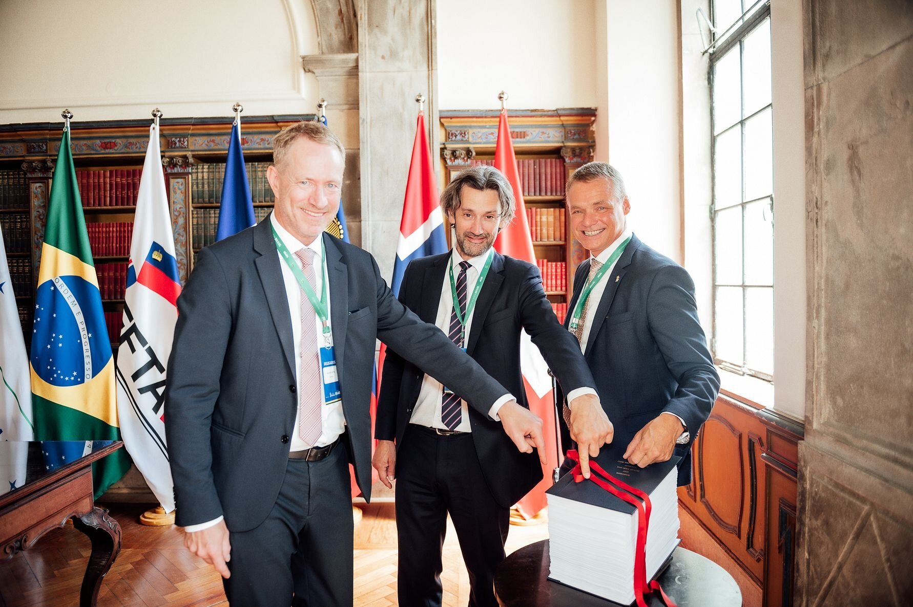 Halvor Sætre, Norges ambassadør til Argentina, Henrik Weisser, seniorrådgiver i NFD og sjefsforhandler, Odd-Magne Ruud, Norges ambassadør til Brasil