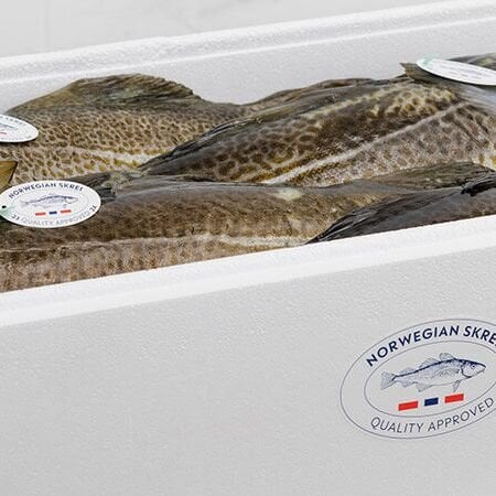 En kasse med kvalitetsmerket skrei