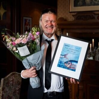 ﻿Alex Rosén (56) ble hedret med tittelen «Årets sildeelsker» under tidenes første Sildegilde på ærverdige Gamle Raadhus i Oslo onsdag. Foto: Edward Dreng Karlsen, Norges sjømatråd