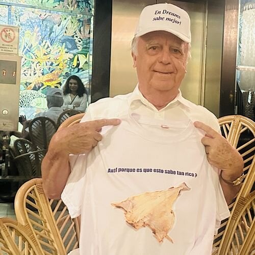 Axel, hvorfor smaker dette så godt, står det på T-skjorten Axel fikk til bursdagen sin. Selvfølgelig er det klippfisk spørsmålet refererer til.